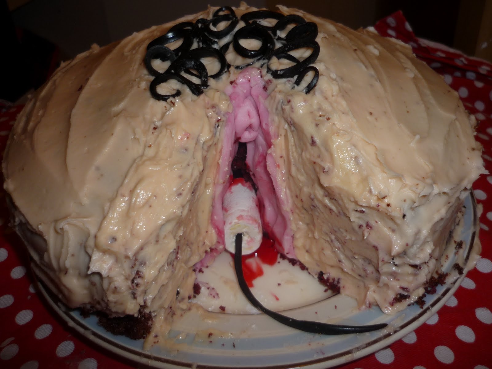 Bilderesultat for bloody tampon cake