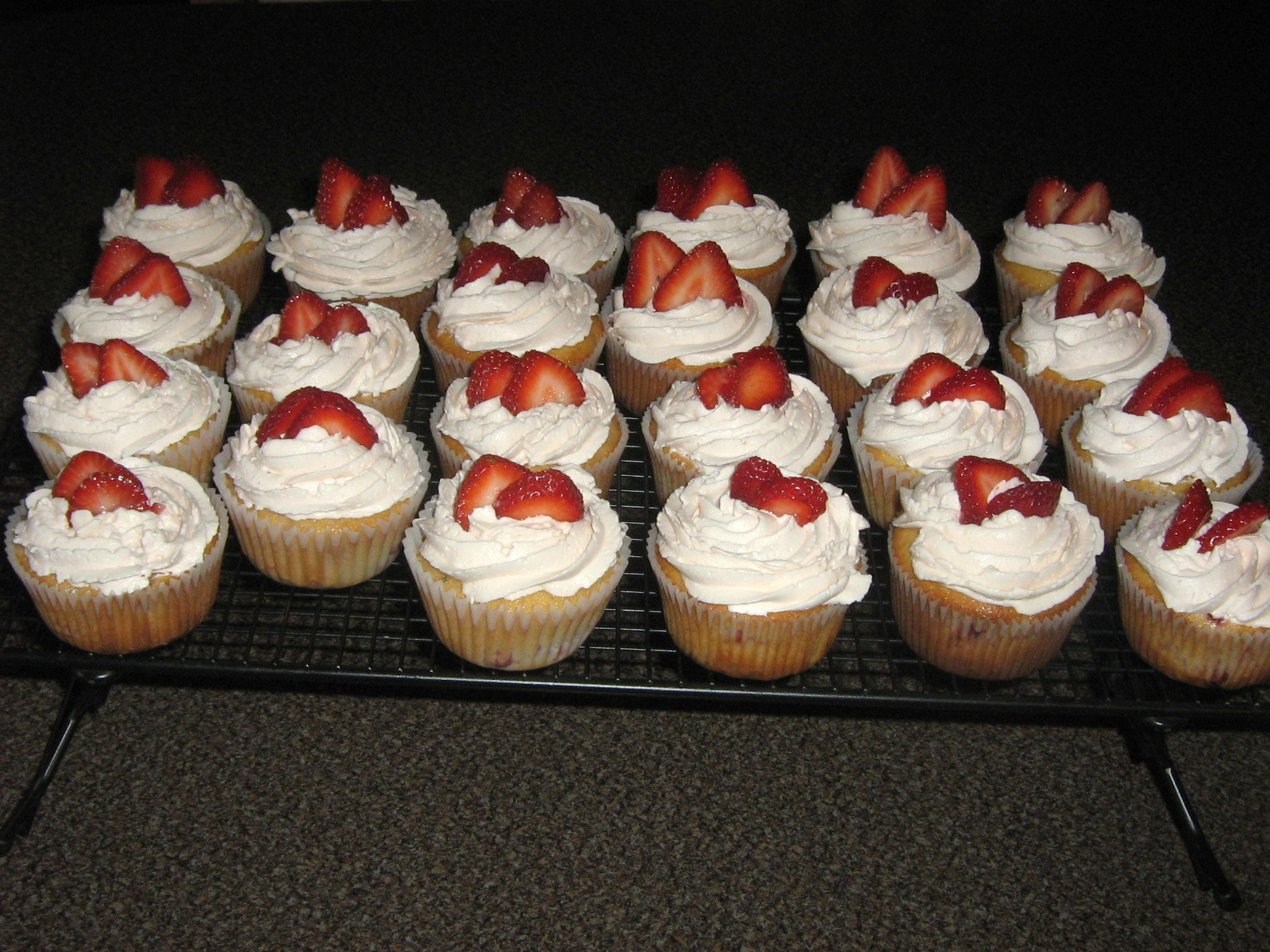 Janis Cooks Strawberry Cupcakes