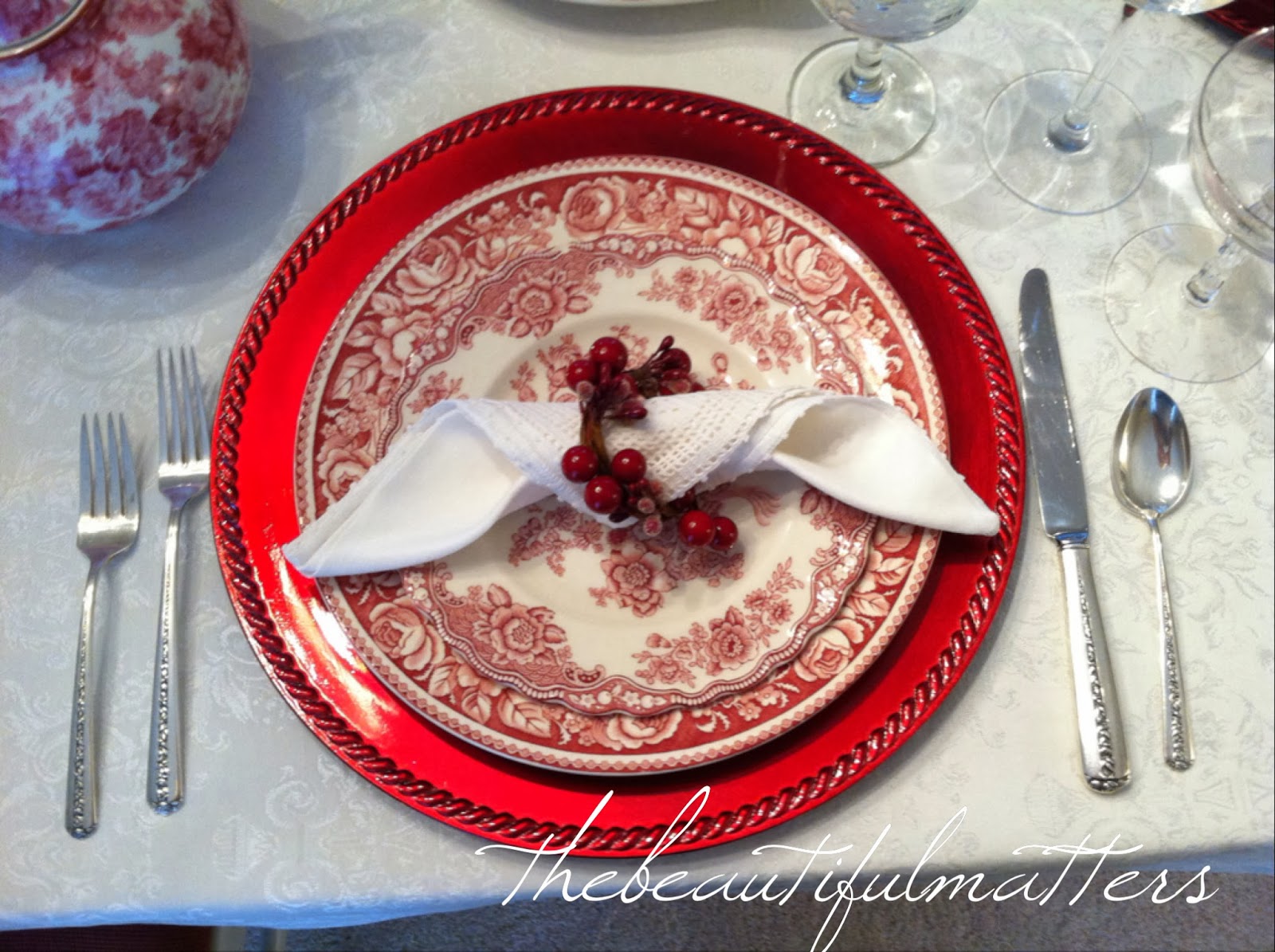 Christmas dinner table | The Beautiful Matters