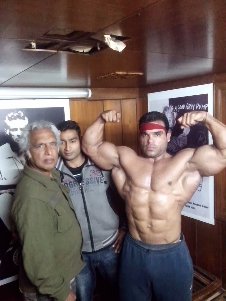 Gold GYM Gujranwala Gold GYM Gujranwala Durring Training Shoukat