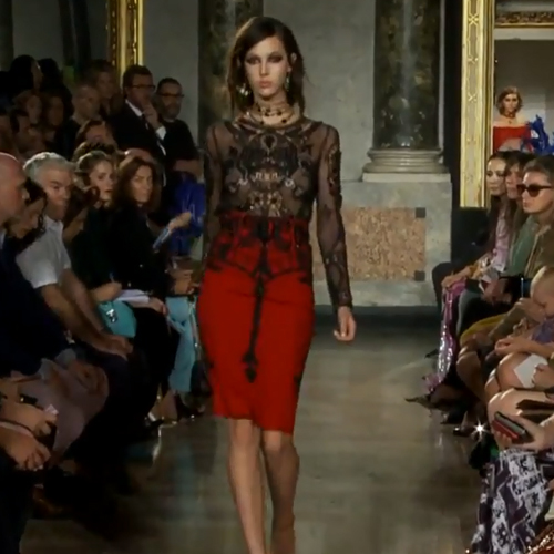 Női csipke divat blúz - Csipke blúz korall színű szűk szoknyával - Emilio Pucci 2012 kollekcióból Női csipke divat blúz - Csipke blúz korall színű szűk szoknyával - Emilio Pucci 2012 kollekcióból