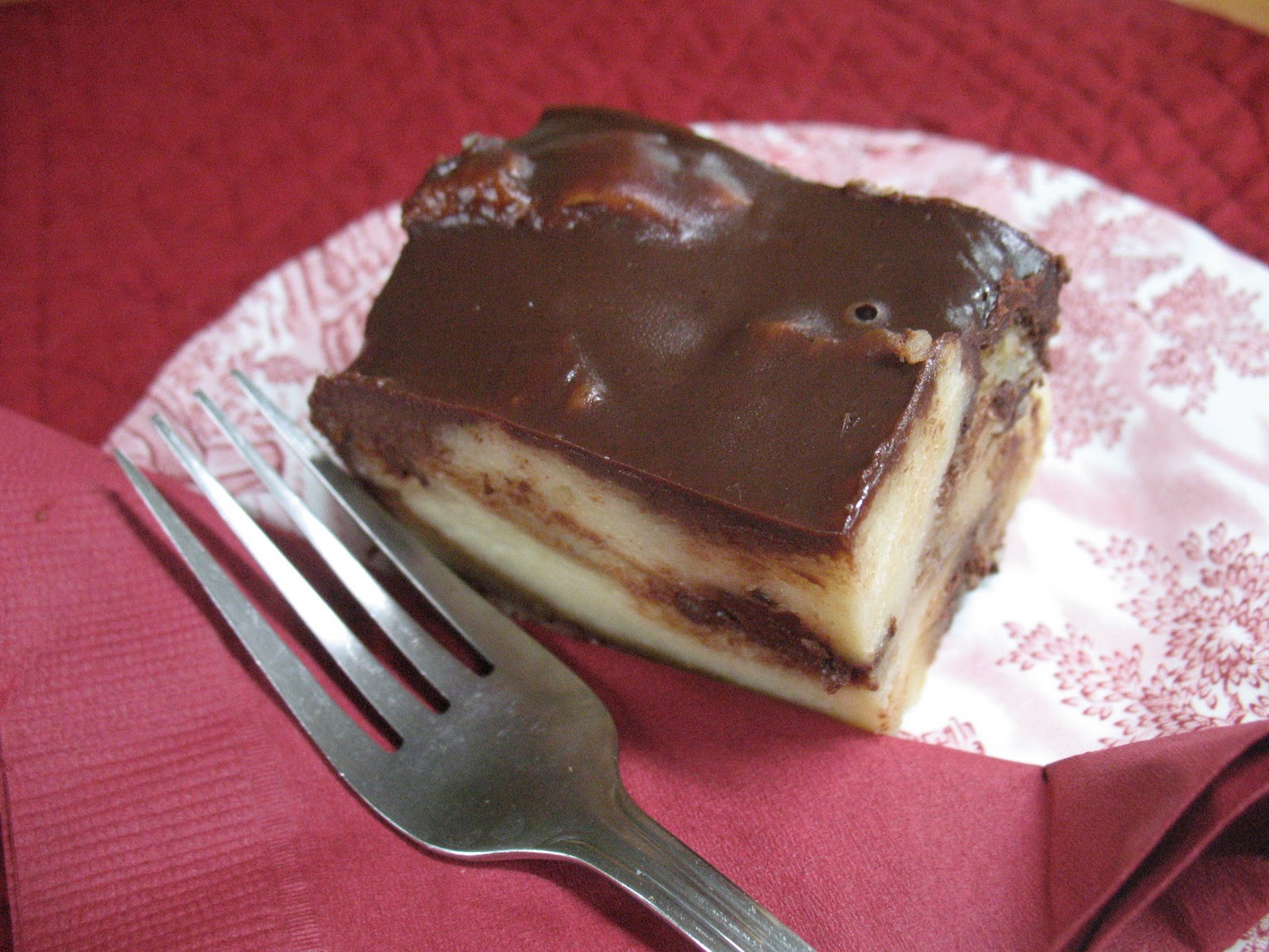 Bizim Pastane Cikolatali ve Kuru Uzumlu Ekmek Pudingi