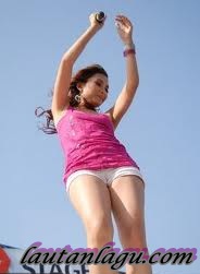 http://1.bp.blogspot.com/-53Fc7UMQBBk/T9WSs2hq27I/AAAAAAAACT0/o2hfJM7b8jw/s1600/Ika+Putri+%E2%80%93+Ahh+Kamu+Kebaca.jpg