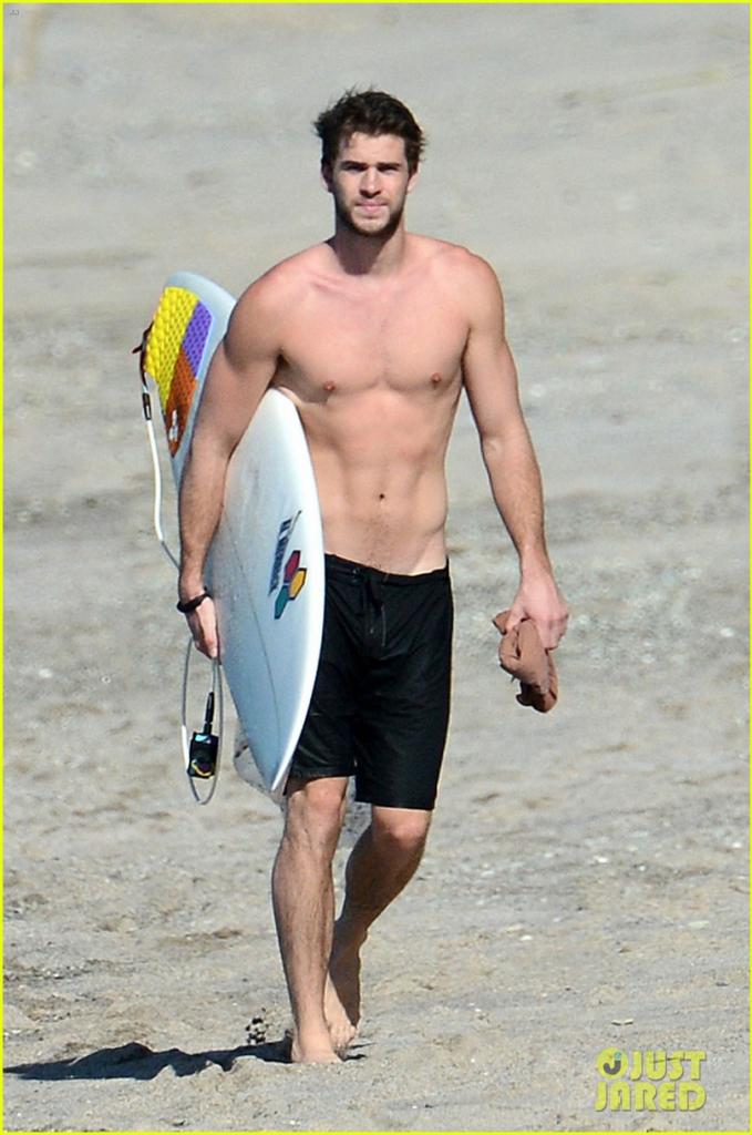 Liam Hemsworth shirtless and underwear photos
