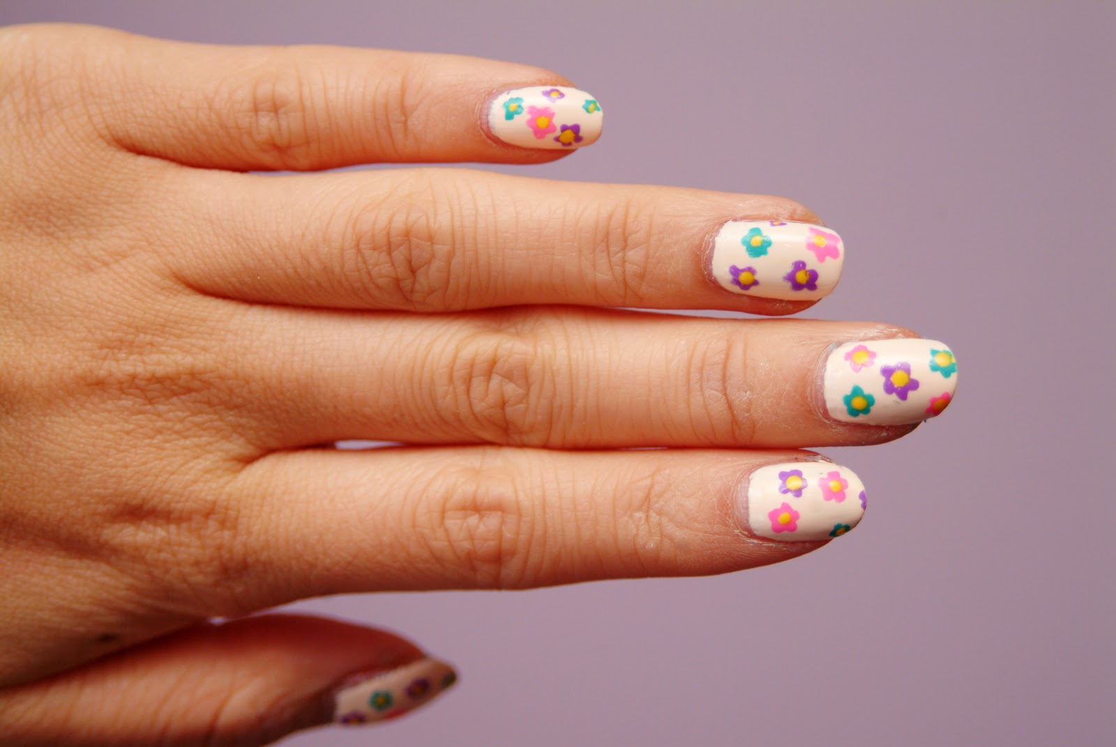 fun size beauty Flower Power Nail Art