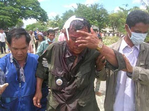 Forced evictions in Kompong Speu, the villagers was beaten by CPP cops in 2011
