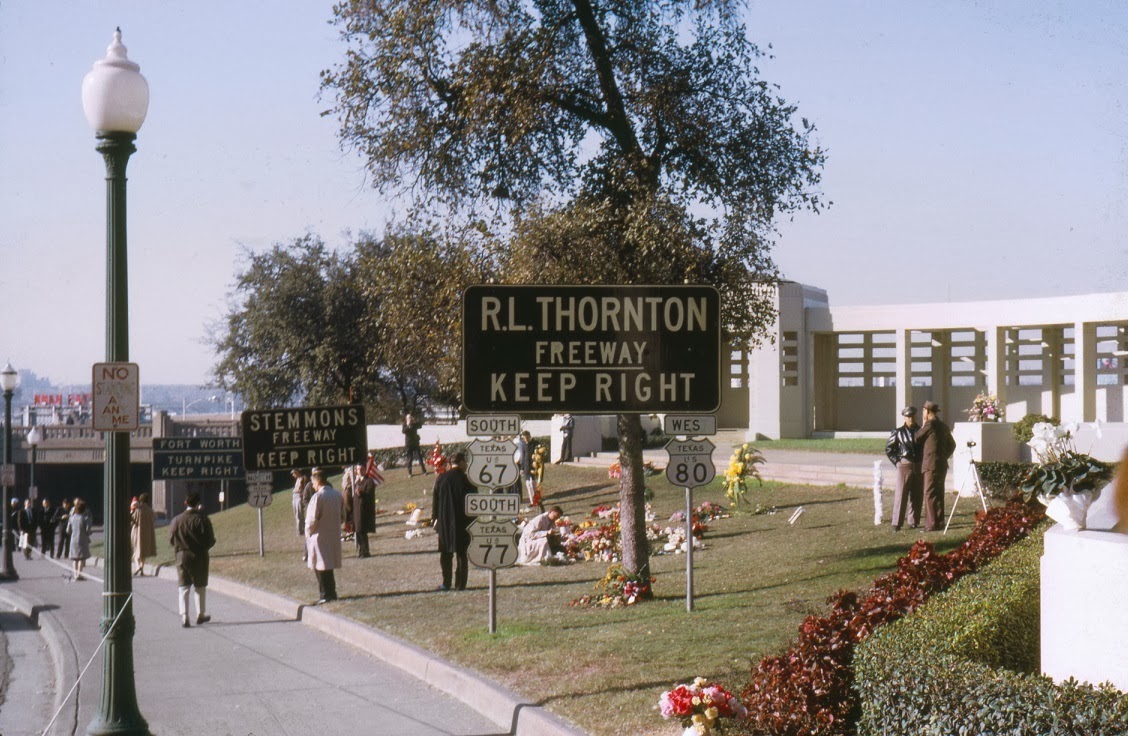 Dealey-Plaza-November-1963--002.jpg