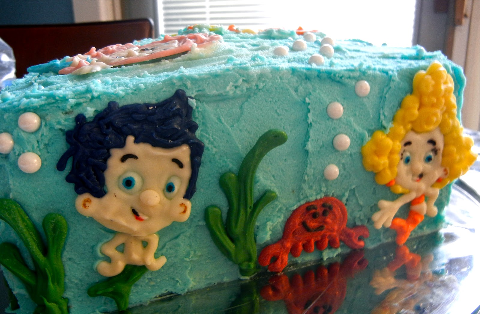 Bubble Guppies Cake