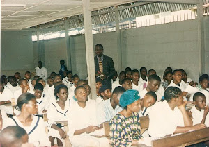 THE PRESIDENT WITH SECONDARY SCHOOL STUDENTS