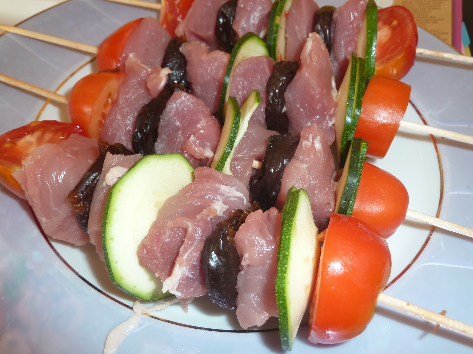 LA CUISINE AU BOIL BROCHETTE DE FILET MIGNON AUX PRUNEAUX