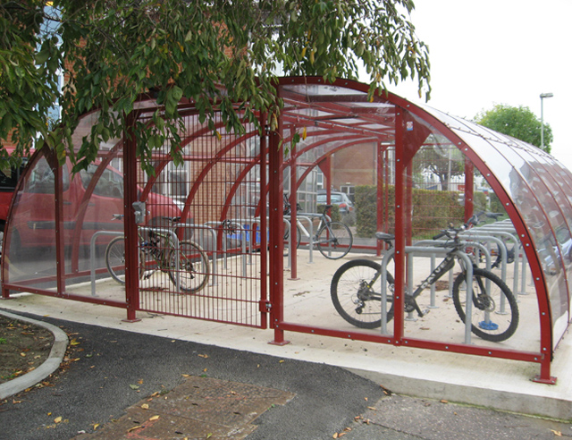 Bicicletário com cobertura de PET