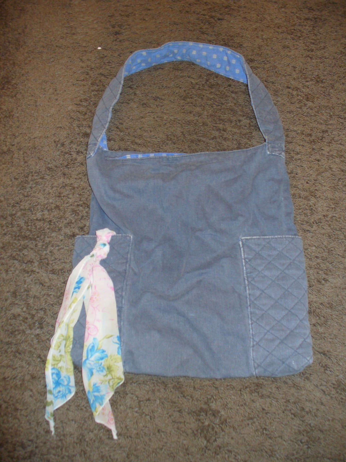 Kai Leigh Bow 22 Ways to Make a Boring Bag Exciting Using Only a Scarf.