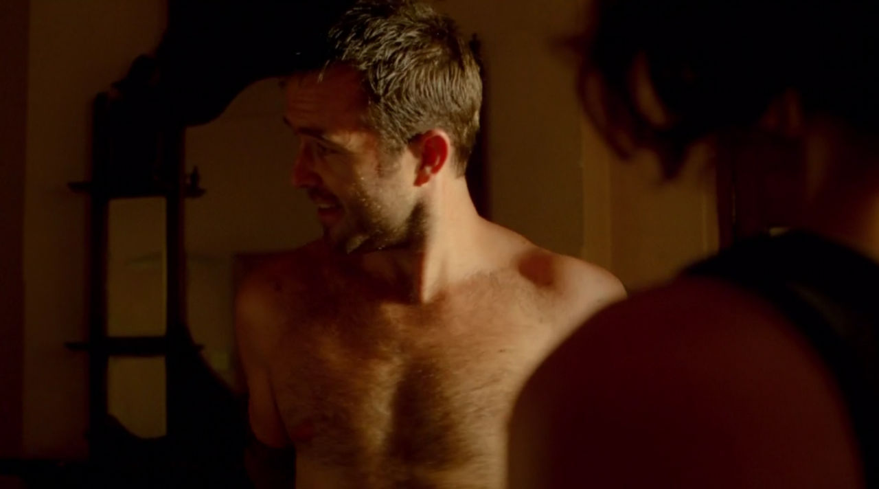 Sullivan Stapleton Naked in Strike Back 2x03.