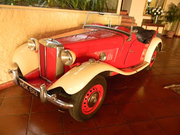 Uno de los coches clásicos que forman parte de la decoración de VILLA BUGATTI