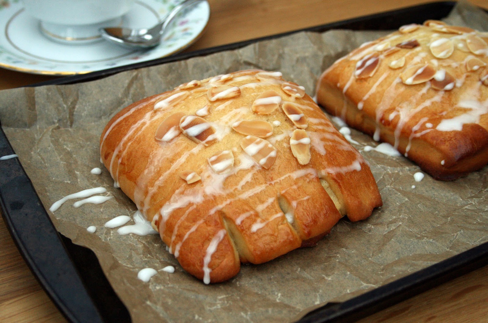 lauralovescakes... Apple & Almond Bear Claw Pastries