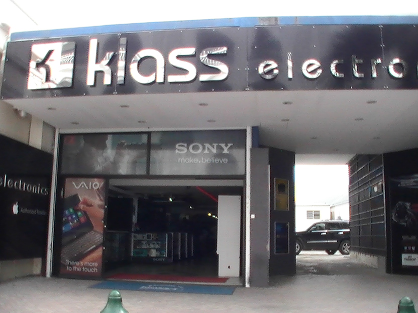 SXM TECH GURU blogs judith roumou THE MUSIC MAN STORE OR KLASS