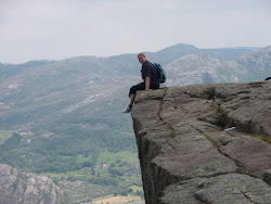 På tuppen av Prekestolen