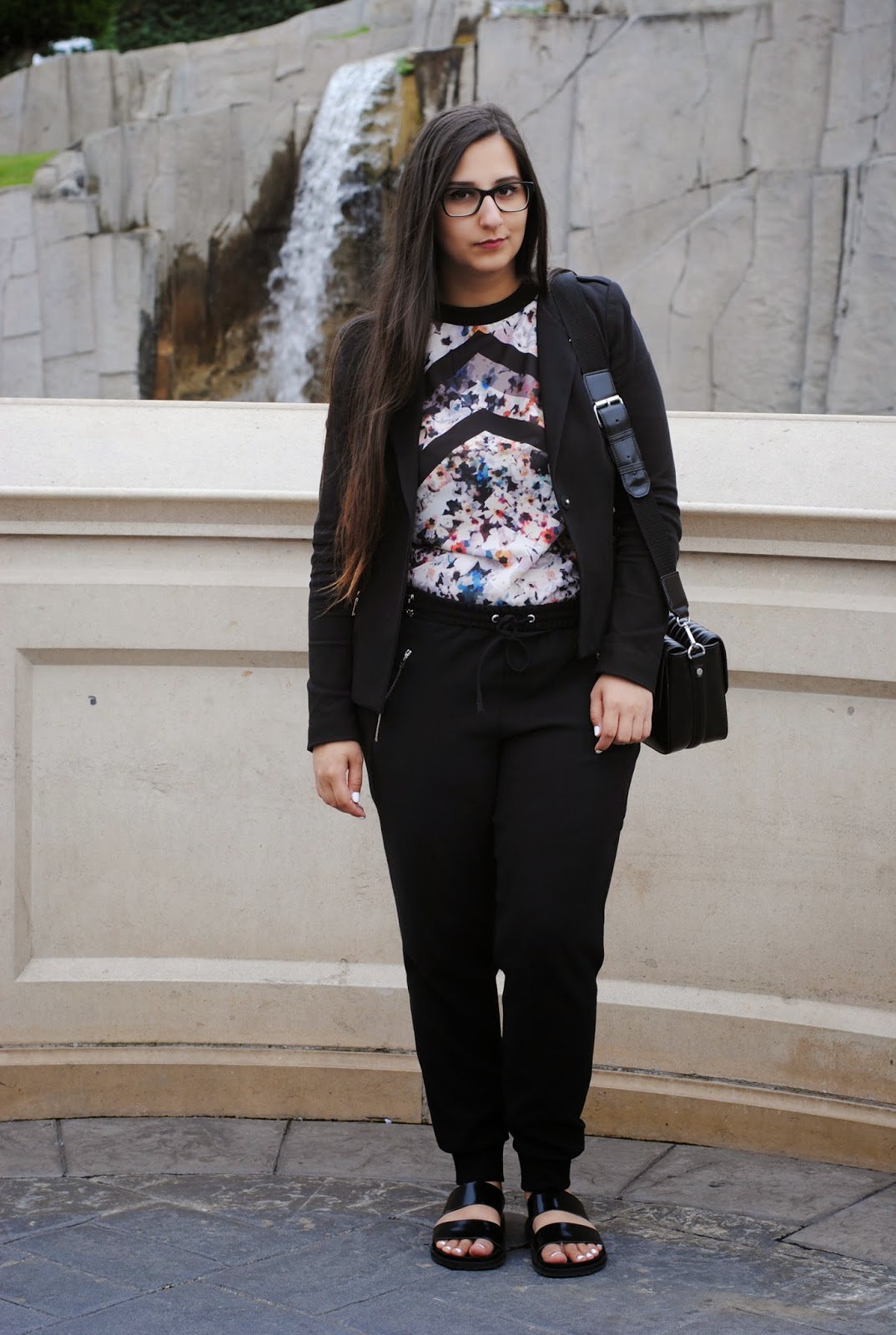 I AM A FASHIONEER DISNEY DAY 1 OUTFIT.