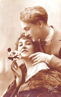 pareja vintage en una postal apropiada para san valentin