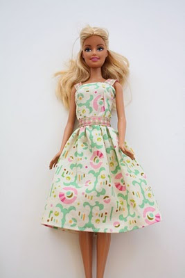 Boneca Barbie: 3 moldes de roupinha para imprimir - Molde para