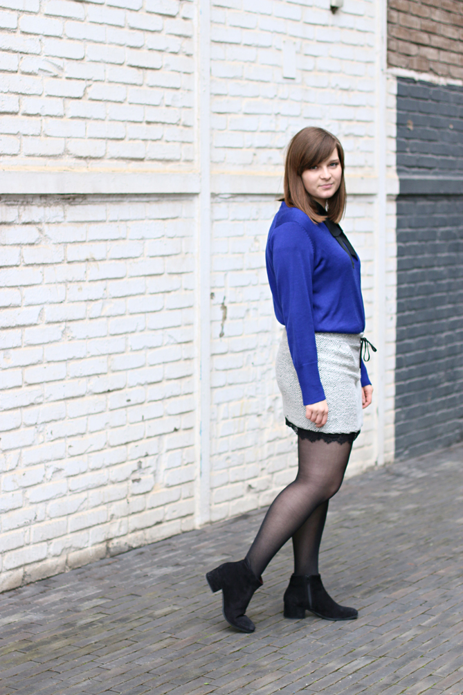 electric blue oversized sweater outfit