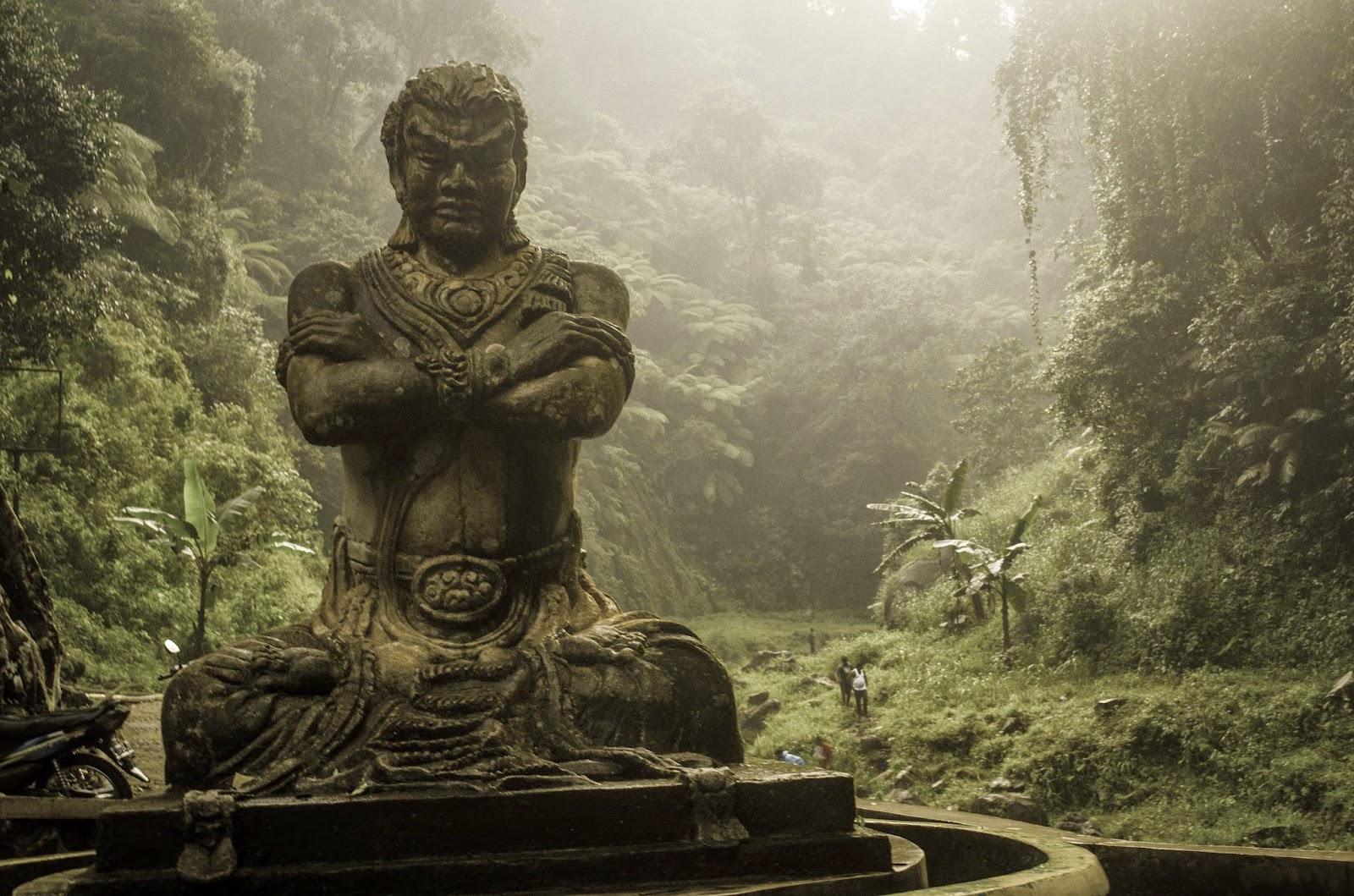 Patung Gajah Mada di Air Terjun Madakaripura.