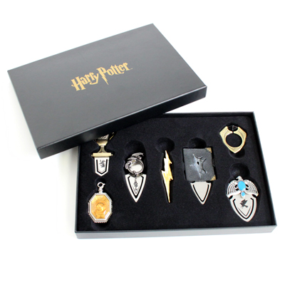 The Noble Collection Harry Potter Horcrux Bookmark Collection - Set of 7  Minature Horcrux Bookmarks in 8in (20cm) Display Box - Officially Licensed  Film Set Movie Props Gifts Stationery : : Fournitures de bureau