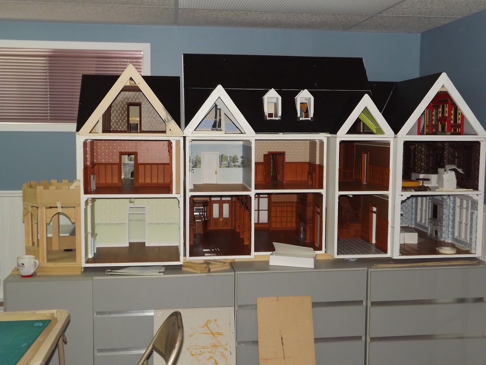 Just a Small Thing Featured Blog Friday Late Victorian English Manor Dollhouse 1/12