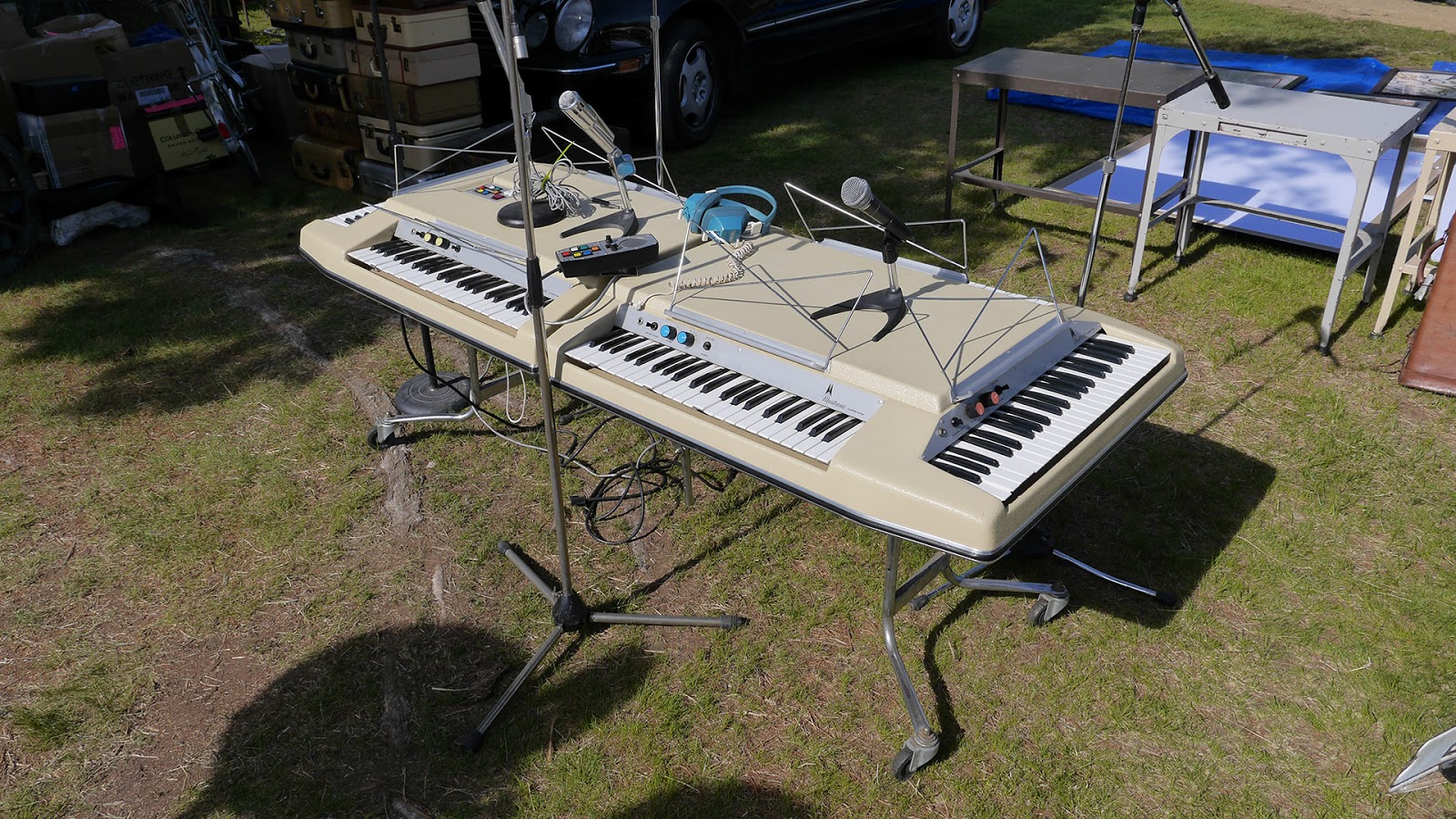 Frankie's Apartment Synthesizer School