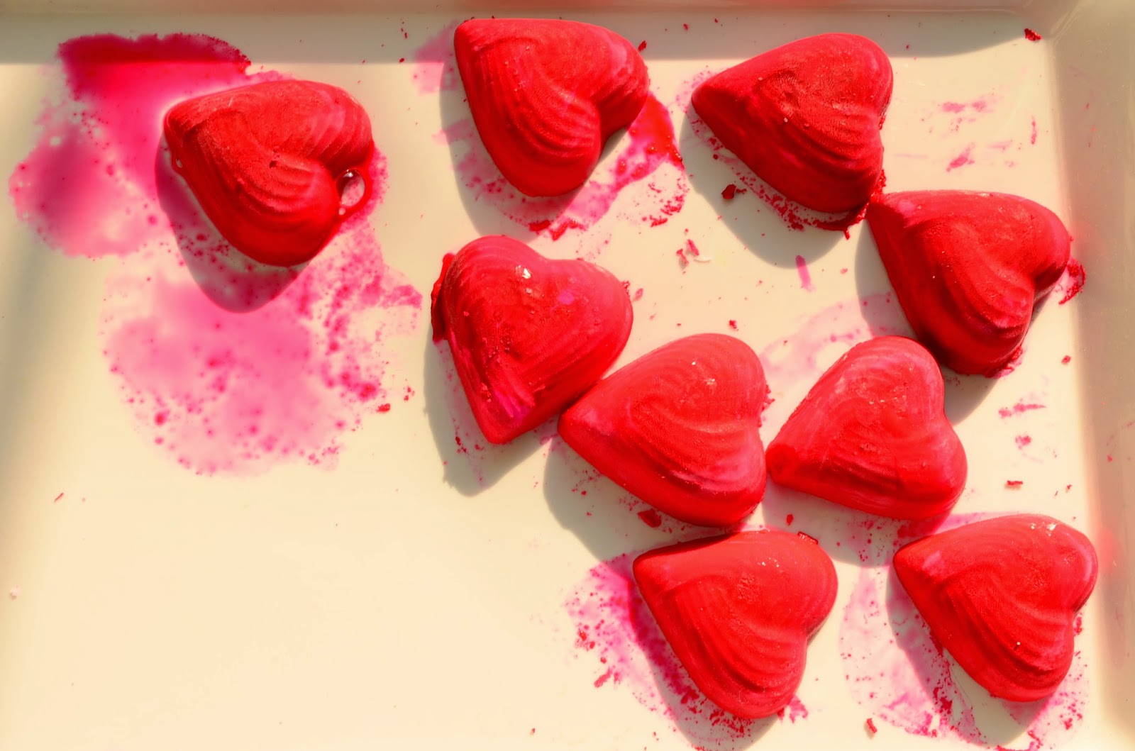 Practical Mom Fizzy Hearts & Stars Baking Soda & Vinegar Experiment!