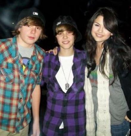 justin bieber pictures with selena gomez kissing. selena gomez pictures.
