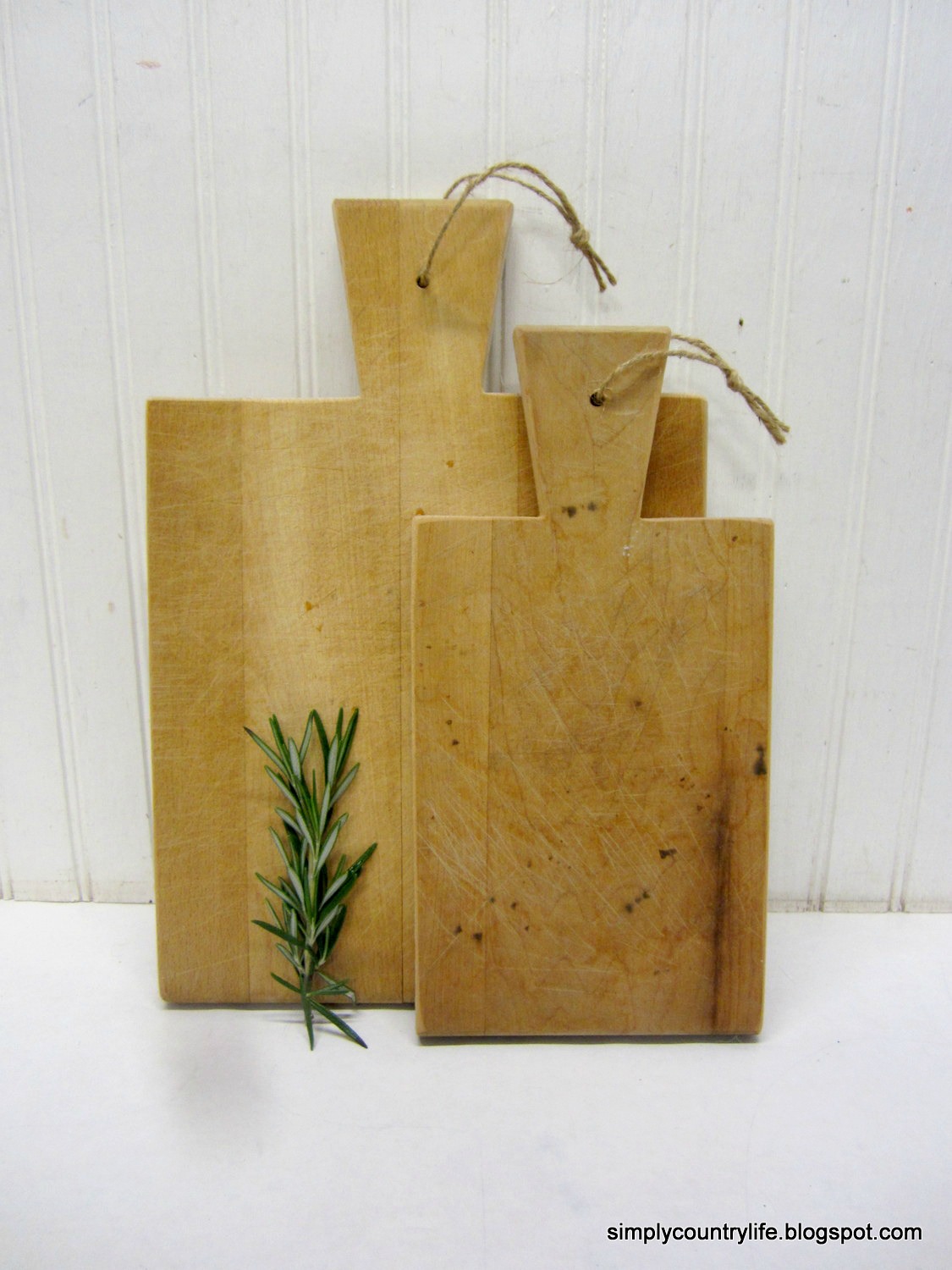 Simply Country Life: Thrifted Cutting Boards Turned into Farmhouse Decor