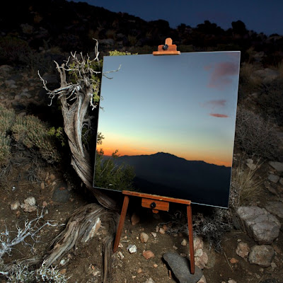 The Photograph in The Mirror That looks Like a Painting