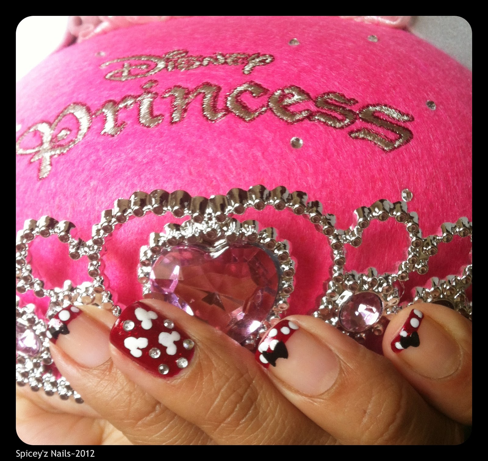 Spicey'z Nails: Minnie Mouse Nail Art