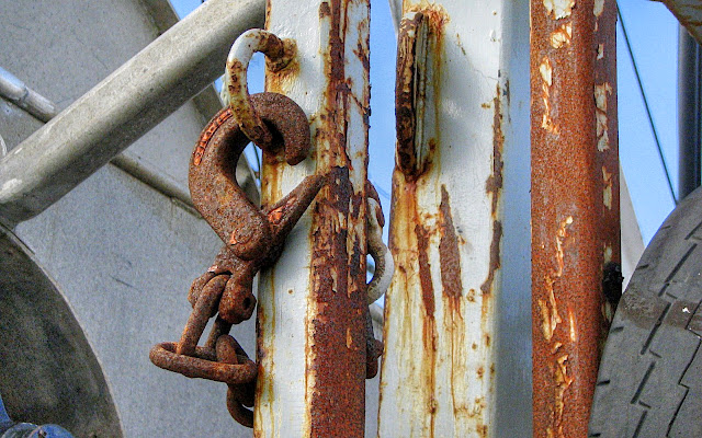 Rusty nautical details (2009-09-15)