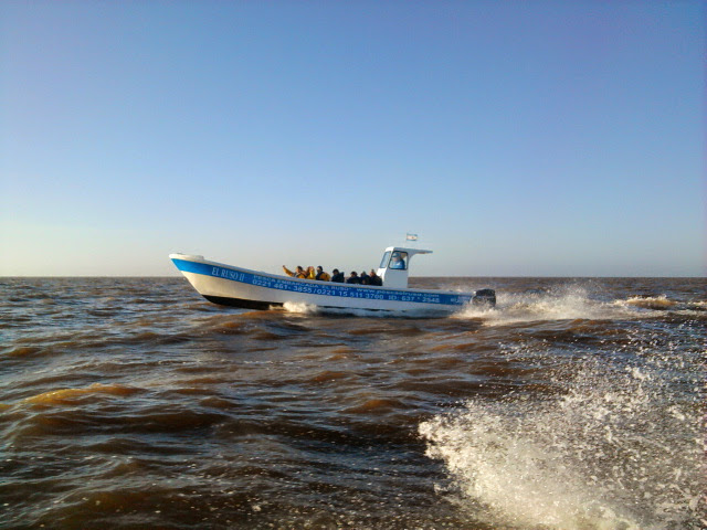 NUEVA EMBARCACION DEL RUSO PESCA 10 METROS Y CON MOTOR DE 200 HP , OK