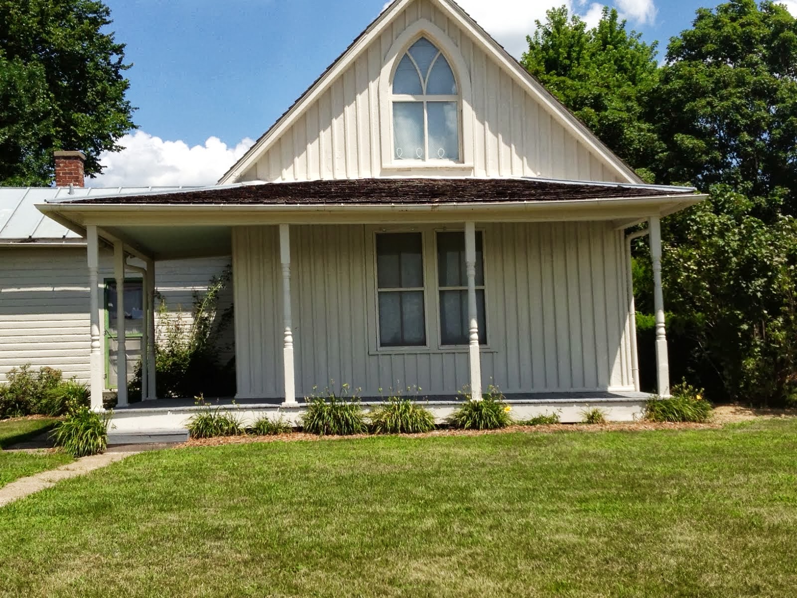 Perfectly Amusing Eldon iowa. Home of the American Gothic house