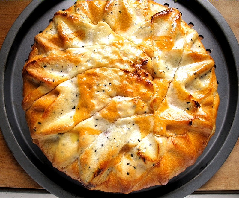 Foodiva's Kitchen PullApart Tomato Bread with Feta, Garlic and Herb