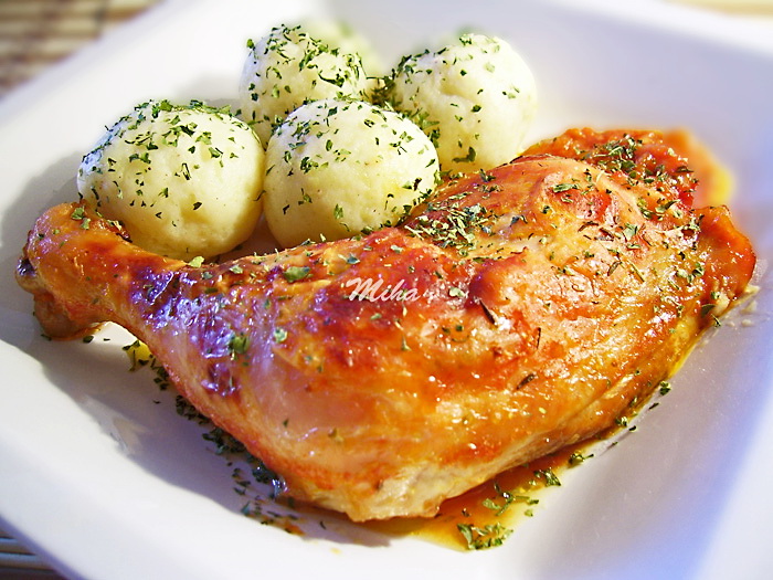 Pui cu sos de rosii si galuste Dulciuri fel de fel