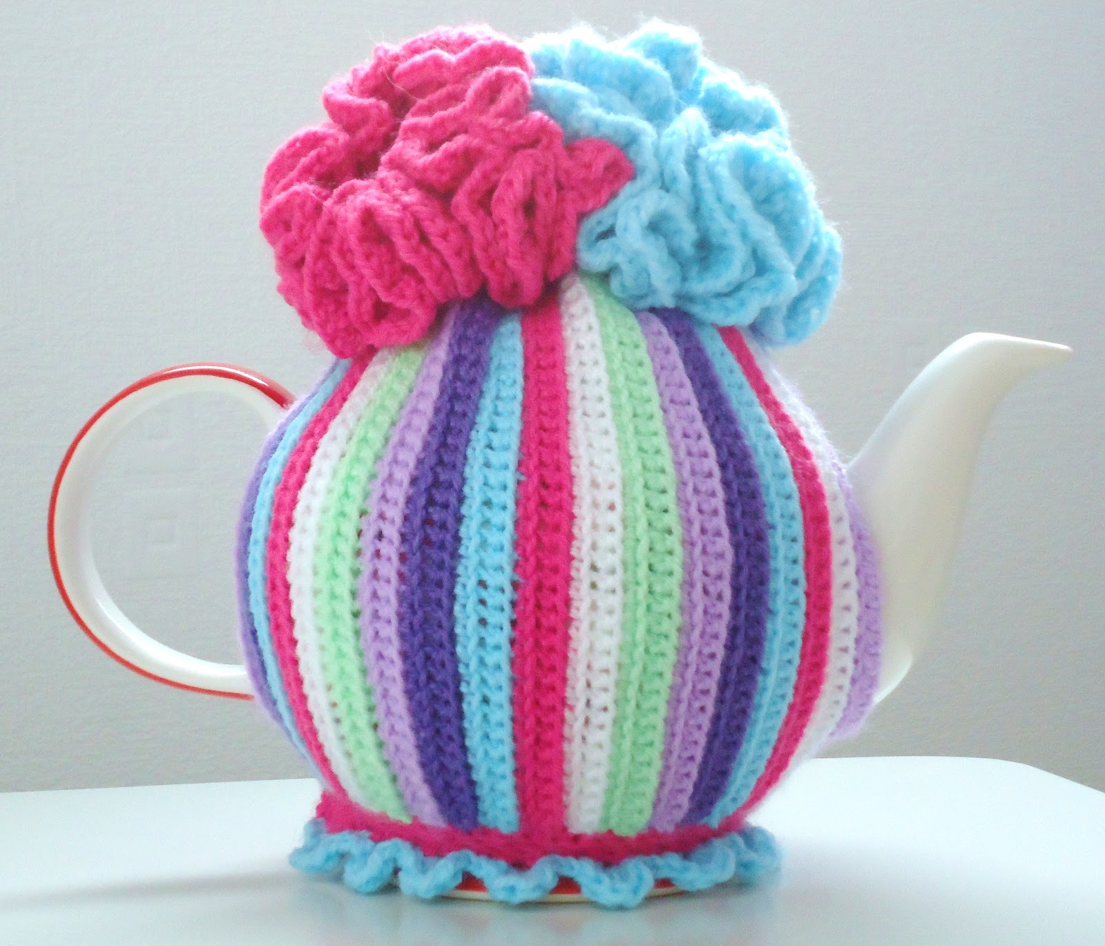 MemeRose Crochet tea cosy pattern...
