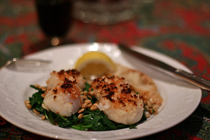 Bruce's Kitchen Baked Panko Crusted Scallops with Spinach and Paprika