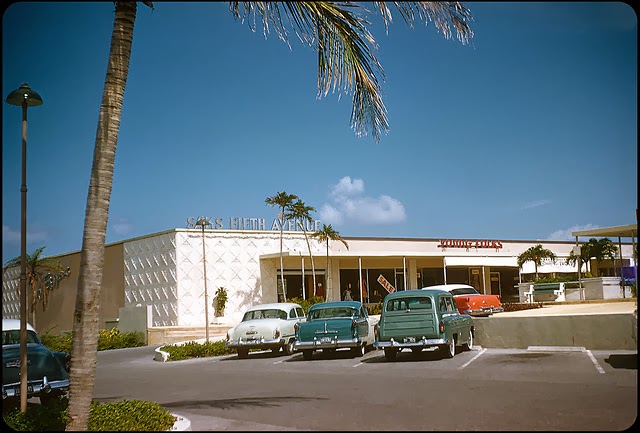 38 Wonderful Color Photographs of Street Scenes of the U.S. in the