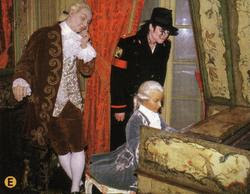Michael Jackson em Visita ao Museu Grevin na França Michael+jackson+grevin+1997+%281%29