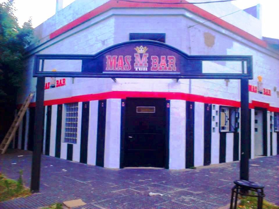 Inauguran en Quilmes Oeste nuevo boliche llamado “Masturbar”. Por el