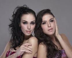 Download Lagu Roberta dan Flavia - Kacau Galau Mp3 + Lirik Roberta dan Flavia - Kacau Galau
