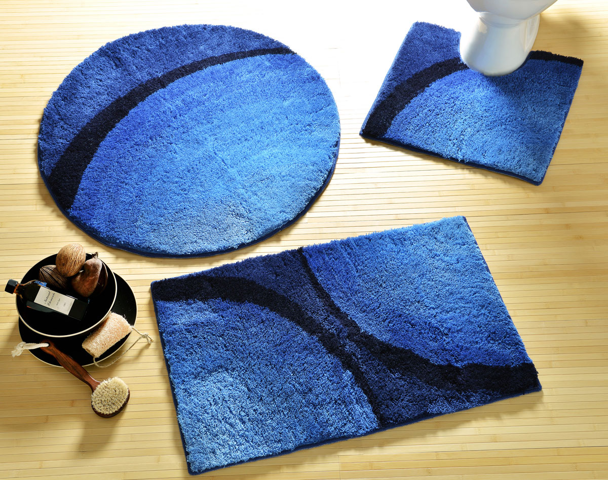 Beaux modèles de tapis de salle de bain bleus