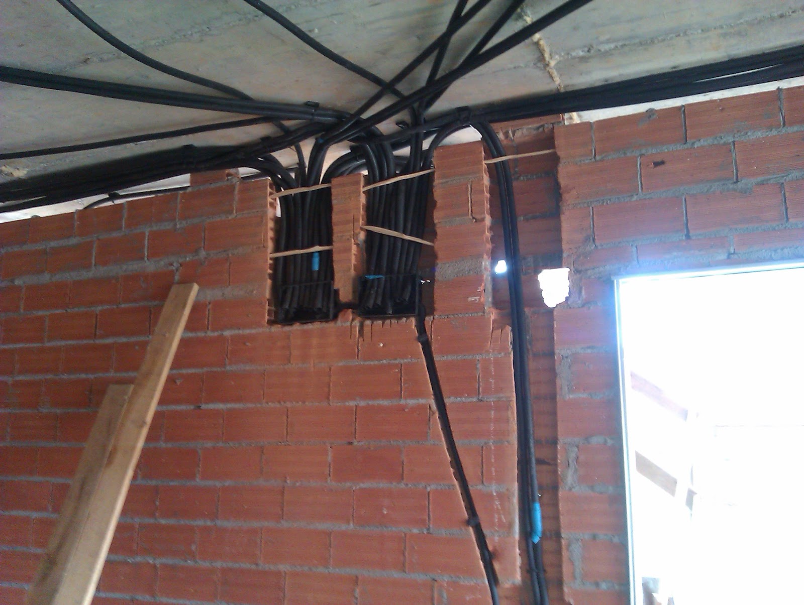 Instalaciones Eléctricas Mario: ENTUBADO VIVIENDA EN LA CORUÑA 1