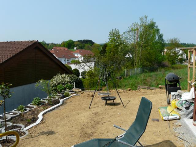 Uhlandstraße 14: Garten, Terrasse und Rasen
