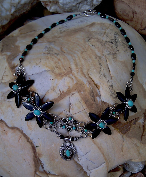 Howlite bead flower necklace