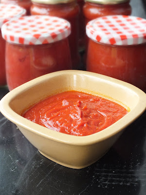 Pomidor i bazylia: Najlepszy pod Słońcem sos pomidorowy